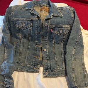 Levi's Women's Light Wash Denim Trucker Jacket